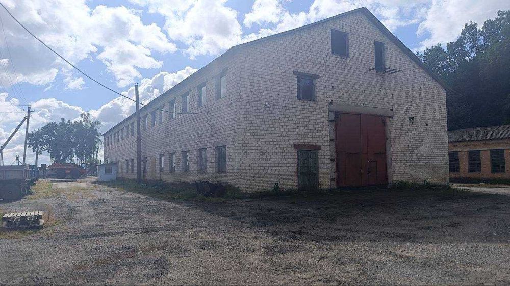 Продаж тракторна майстерня Вінницька обл. с. Нова Гребля (3 281,1 м2)