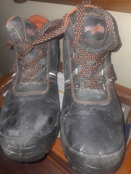 Botas trabalho biqueira de aco nr.39    5€