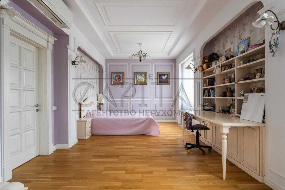 Оренда триповерхового будинку в Іванковичах, КМ Зоряний