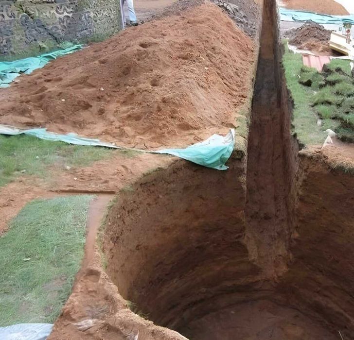 Демонтаж стін, перестінків, копка траншей та зливних ям