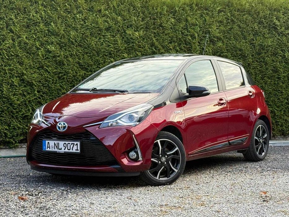 Toyota Yaris LIFT 1.5 Hybrid Automat / PREMIUM / LED / Klima / Kamera
