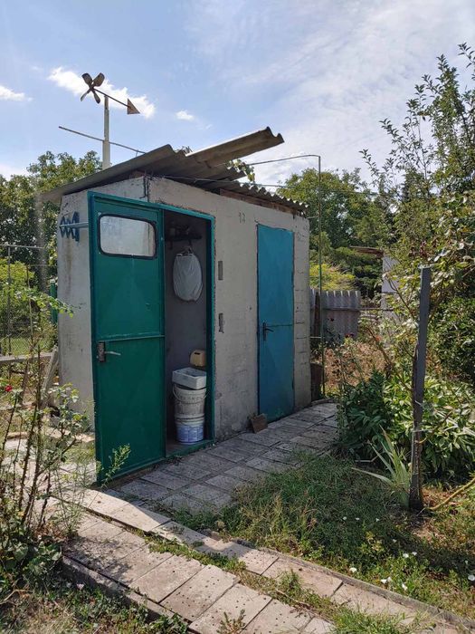 Компактний будинок біля озера