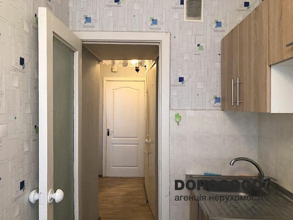 Науки 20, метро Деміївська, продаж 1к, терміново, торг