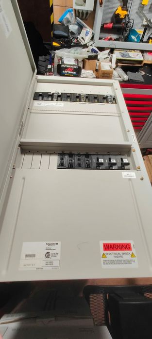 Schneider Electric Conext XW+6.8KW 230, система резервного живлення.