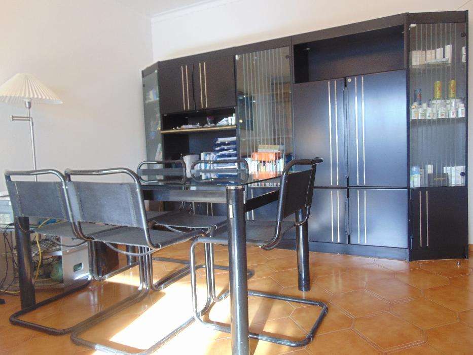 Móvel de sala com 3.30 m /1.80m / 50 cm,divide-se em 5 partes.