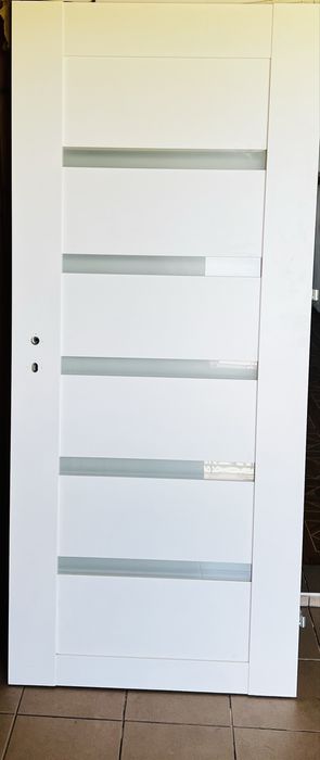 Drzwi biale z ościeżnica