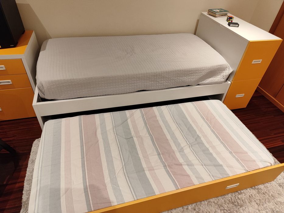 Mobiliário de quarto - cama com gavetão