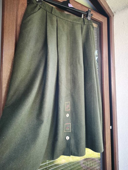 Długa, kobieca spódnica z domieszką wełny