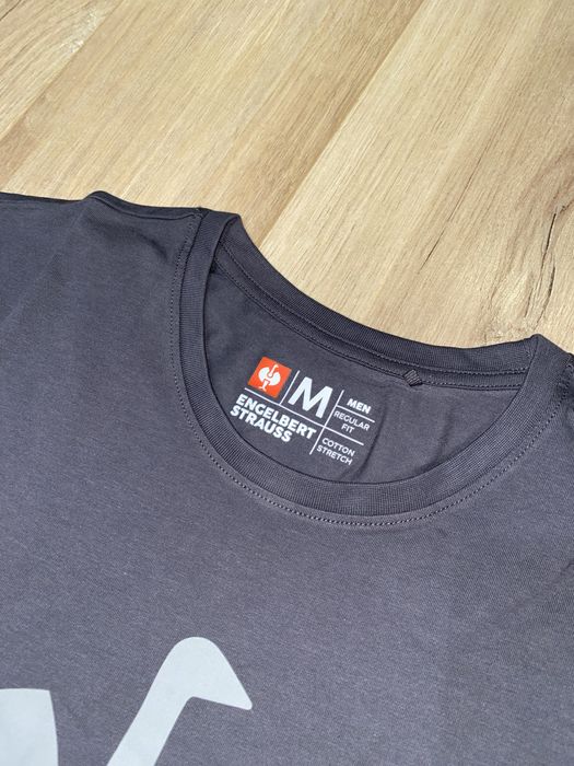 Футболки S/XL та шорти Strauss M