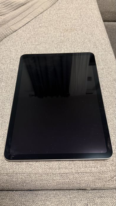 iPad Air 5 (64 GB) Space Gray– Excelente Estado