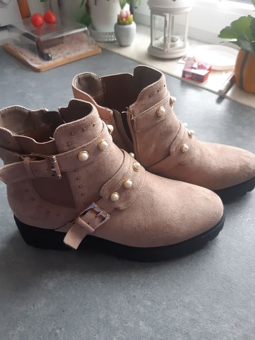 Nowei zamszowe buty