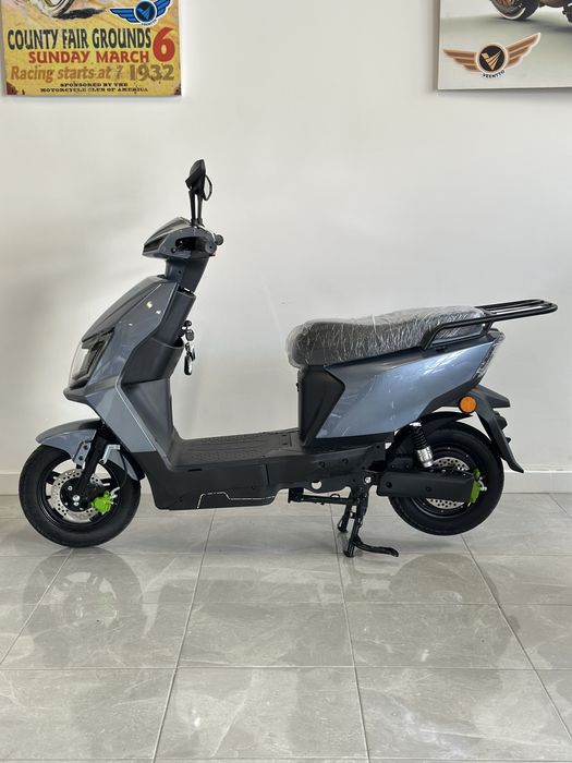 NICE SCOOTER, ALTA PERFOMANCE 100%elétrica e sem carta! Bateria de lítio 60volts removivel. Topo de gama!