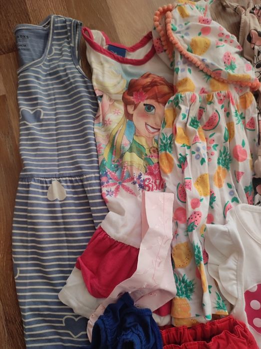 Пакет одягу для дівчинки 98 р стан гарний