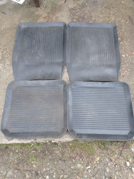 Коврики передні резинові волга