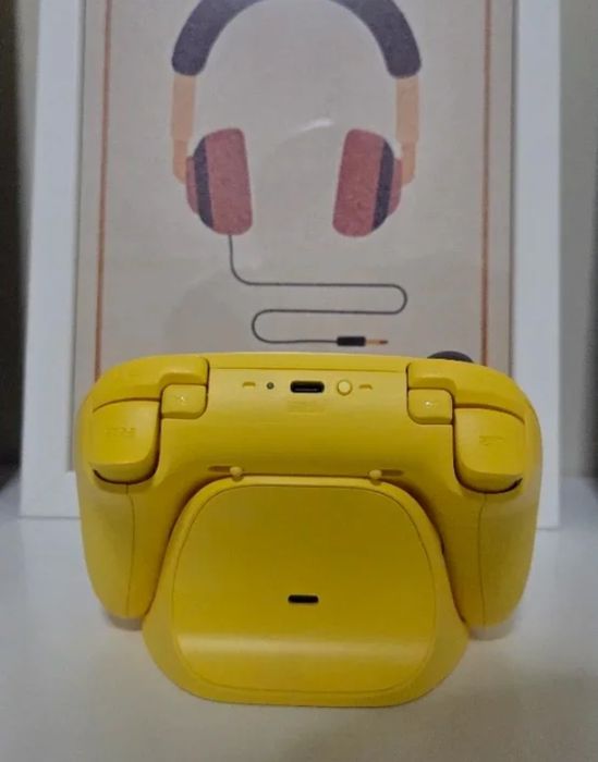 Comando 8BitDo Ultimate 2 Bluetooth em amarelo,