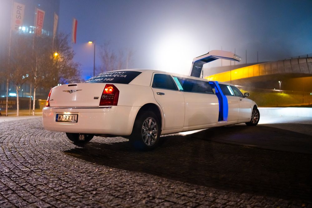 Wynajem Limuzyn/ Limuzyna do wynajęcia/ Limuzyna na panieńskie