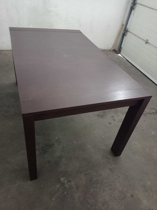 Conjunto de Mesa em carvalho escurecido,4 cadeiras em bom estado ,