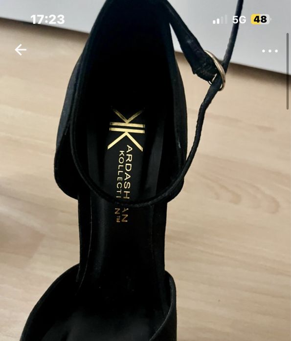 Kardashian  kollections   40 szpilki