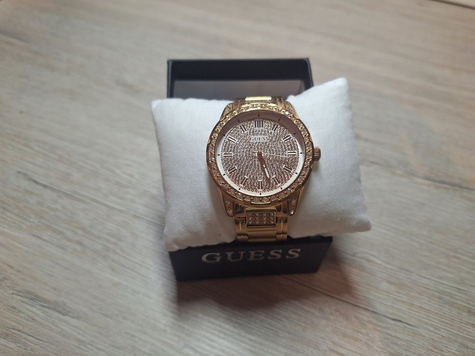 Стильний годинник Guess