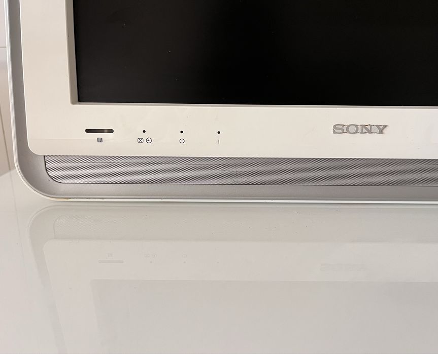 Sony Bravia TV 19” KDL-19S5700