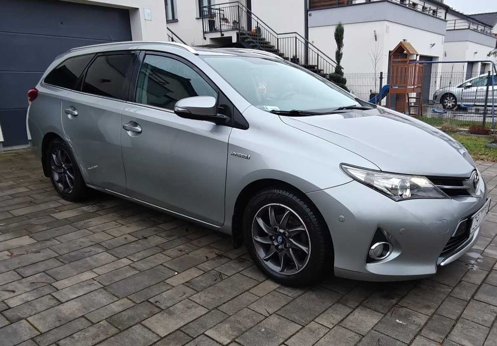 Toyota Auris kombi 1.8 hybrid