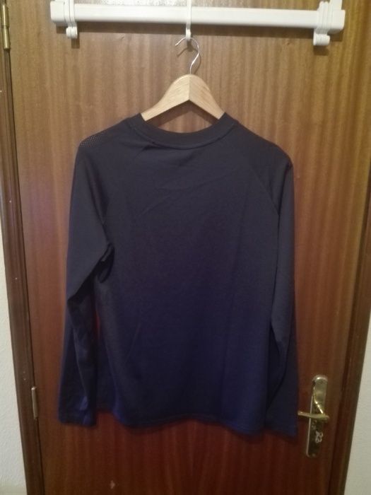 Camisolas NIKE (tam. M) e ZARA (tam. L)