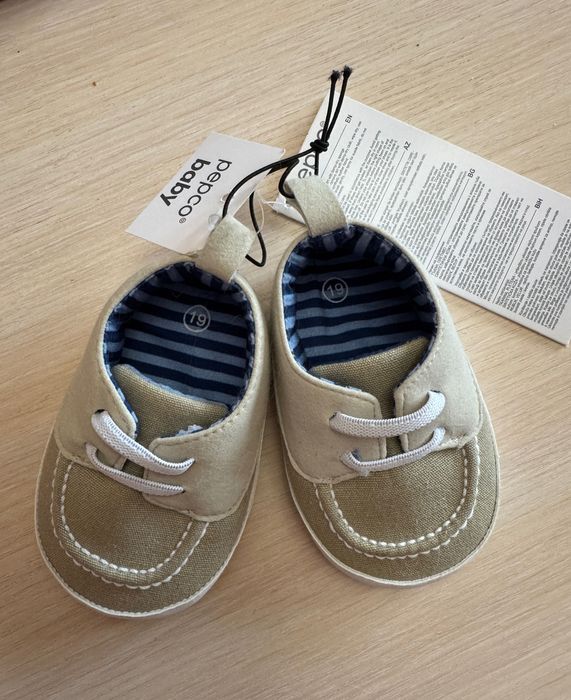 Взуття дитяче, тапки, кросівки 19 розмір (11см)