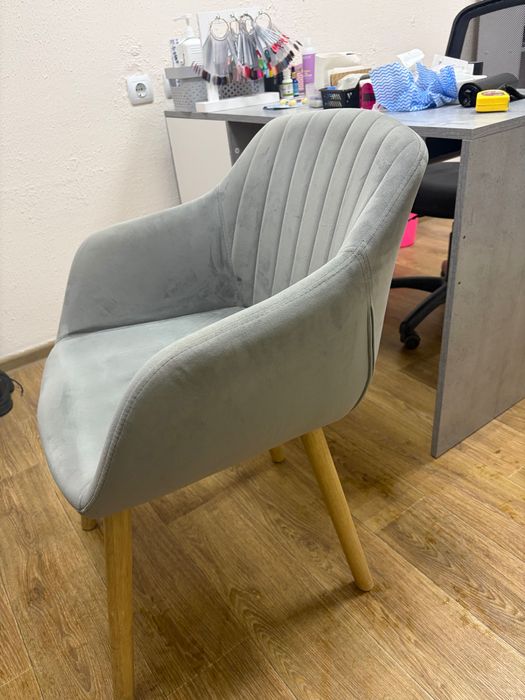 Крісло в сірому кольорі. Без пошкоджень