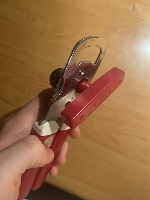 Otwieracz do puszek, piwa, konserw PRL