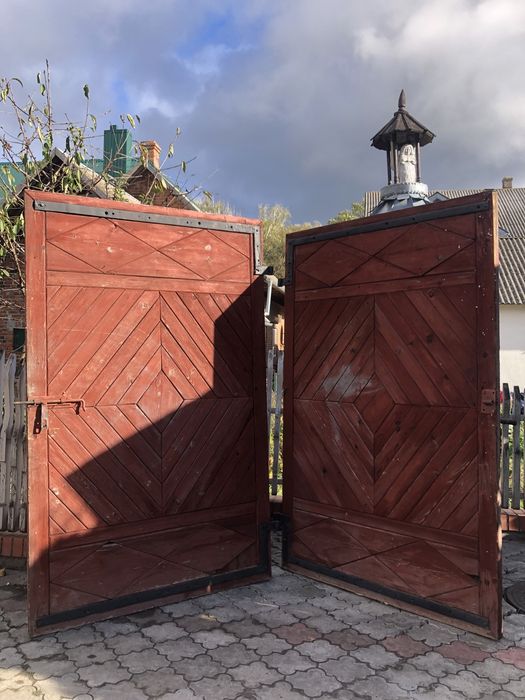 Продам гаражні деревянні двері