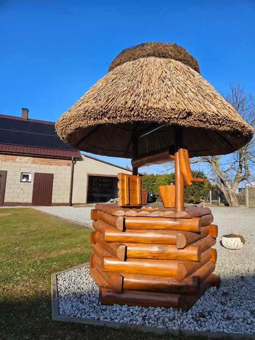 Studnia drewniana z dachem z trzciny, strzechy, z drewna. PRODUCENT!