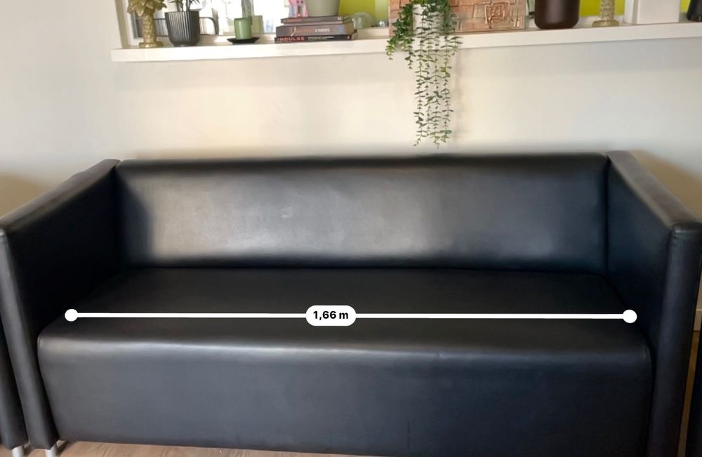 Sofá e poltronas em cabedal