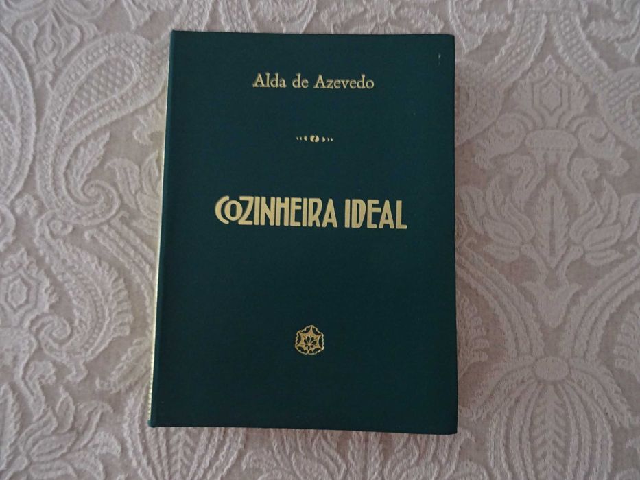 Livro Cozinheira Ideal Antigo Receitas Práticas Empratamentos