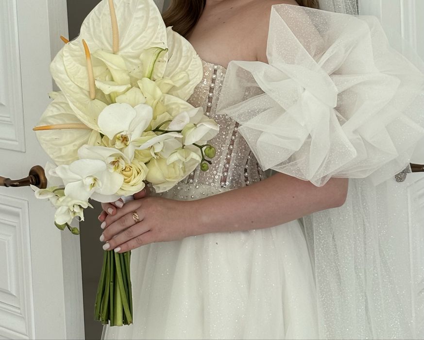 Весільна сукня .