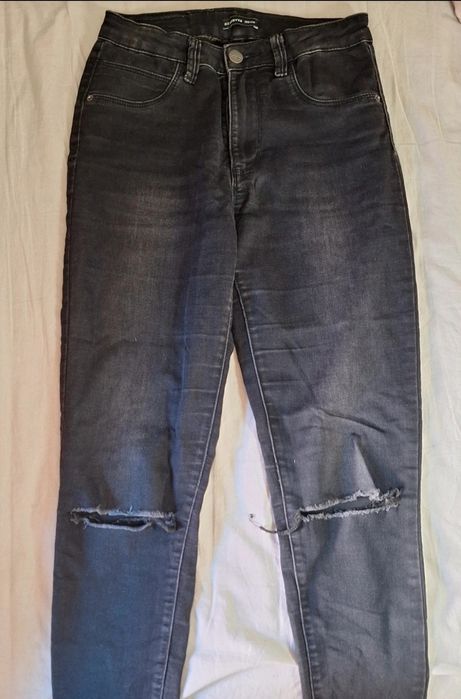Czarne skinny jeans z rozdarciami