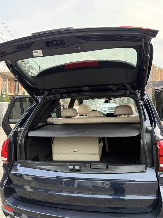 Автомобіль BMW X5 F15