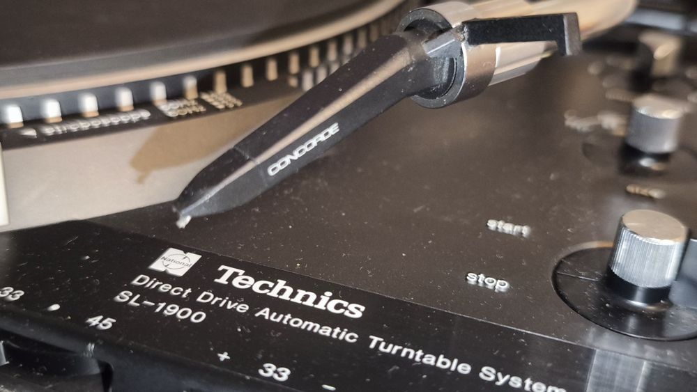 Technics SL 1900 проигрыватель винила.