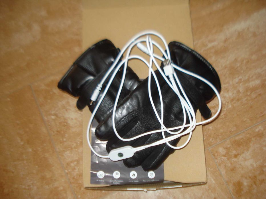 dois pares de luvas aquecidas para moto