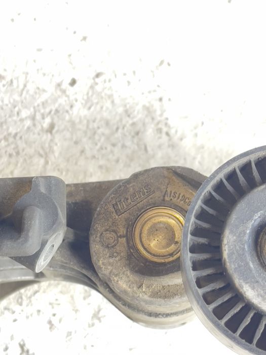 Натяжной ролик ремня ГРМ