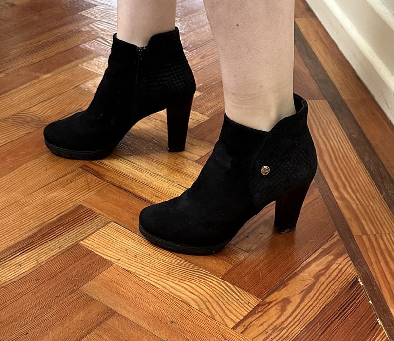 Botins com pouco uso de camurça