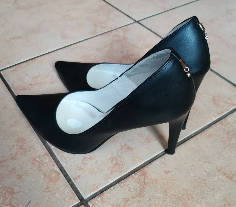 Czarne szpilki klasyczne rozm 39