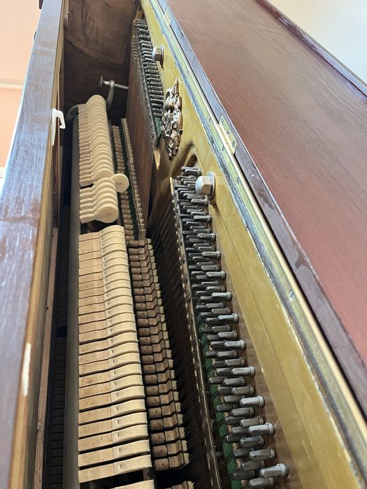 Stare antyczne pianino Muller z płytą i krzeselkiem regulowanym