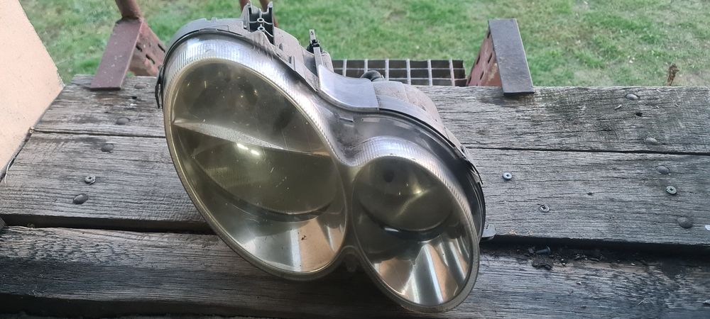 Lampa Prawa Przednia Prawy Przód Mercedes CLK W209 H7