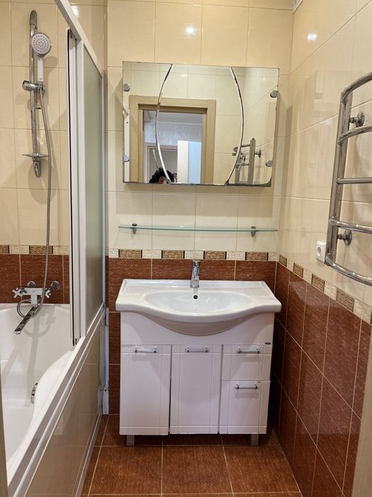 2-комнатная с евроремонтом на Заболотного - Сахарова!