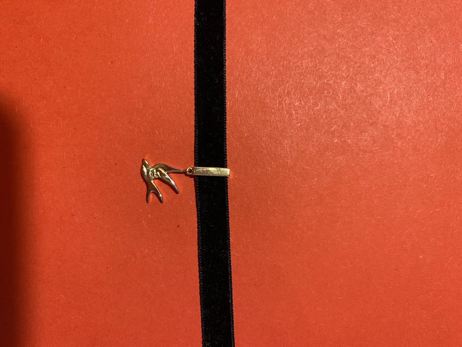 Золоте кольє з оксамитом