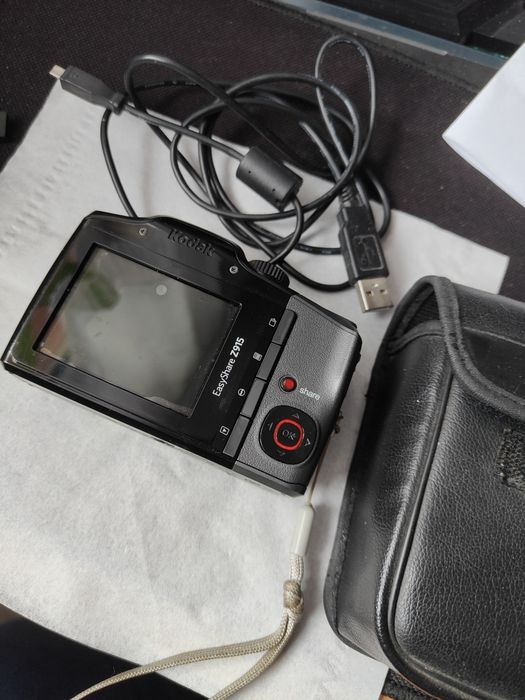 Aparat Kodak EasyShare Z 915 i książka