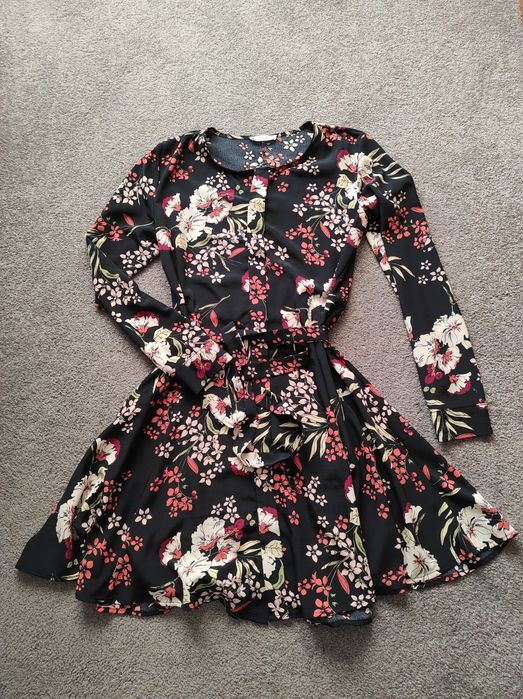 Vestido preto com flores