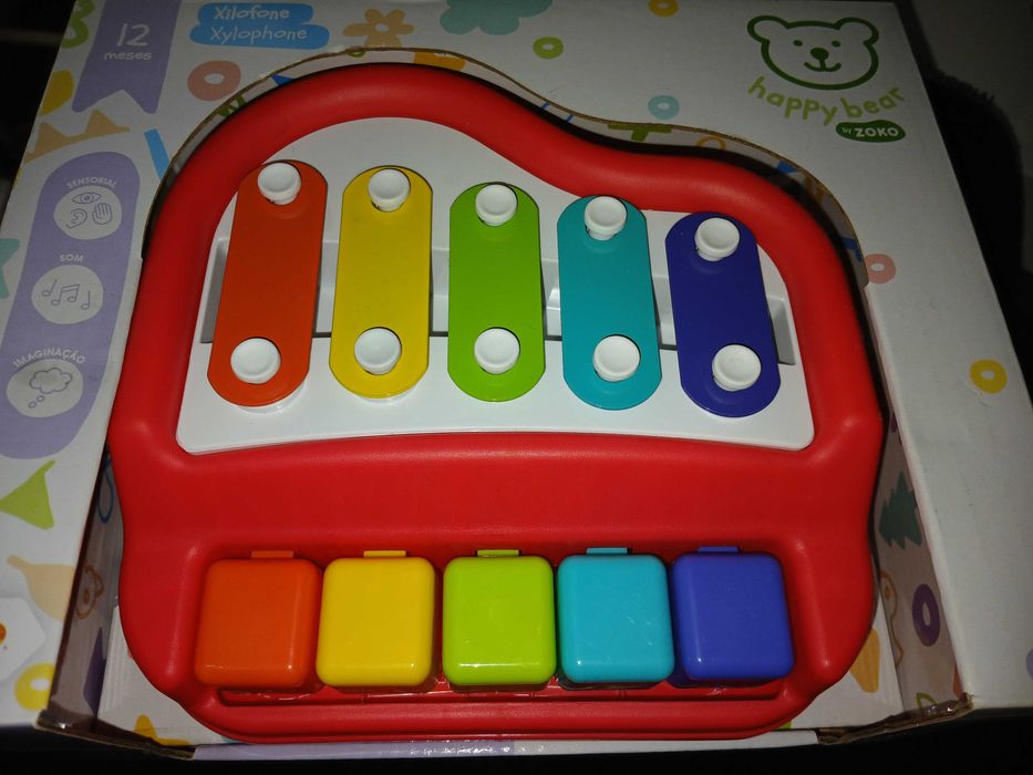 Lote roupas e sapatos, brinquedos