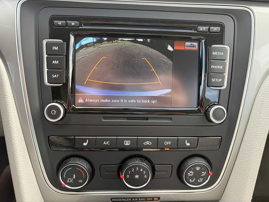 Volkswagen Passat Limited Edition      2015