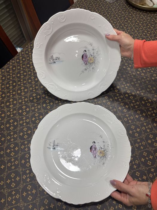 Vendo 2 pratos grandes Vista Alegre